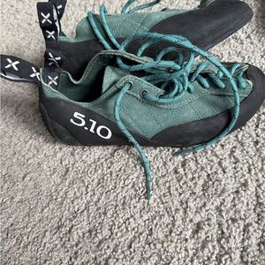 Rock climbing shoes for women size 8.5